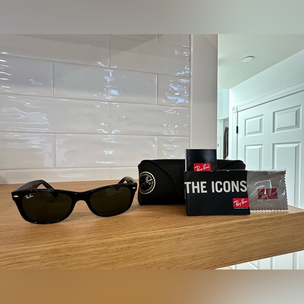 Ray-Ban Classic Black Sunglasses RB2132